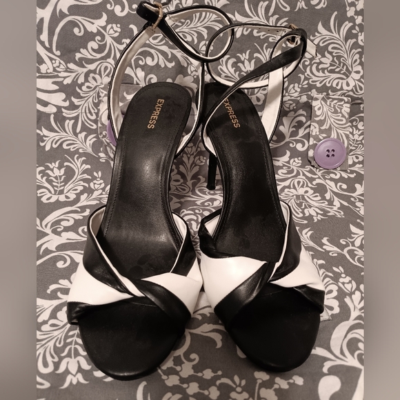 Express black and white heels - Picture 2 of 6